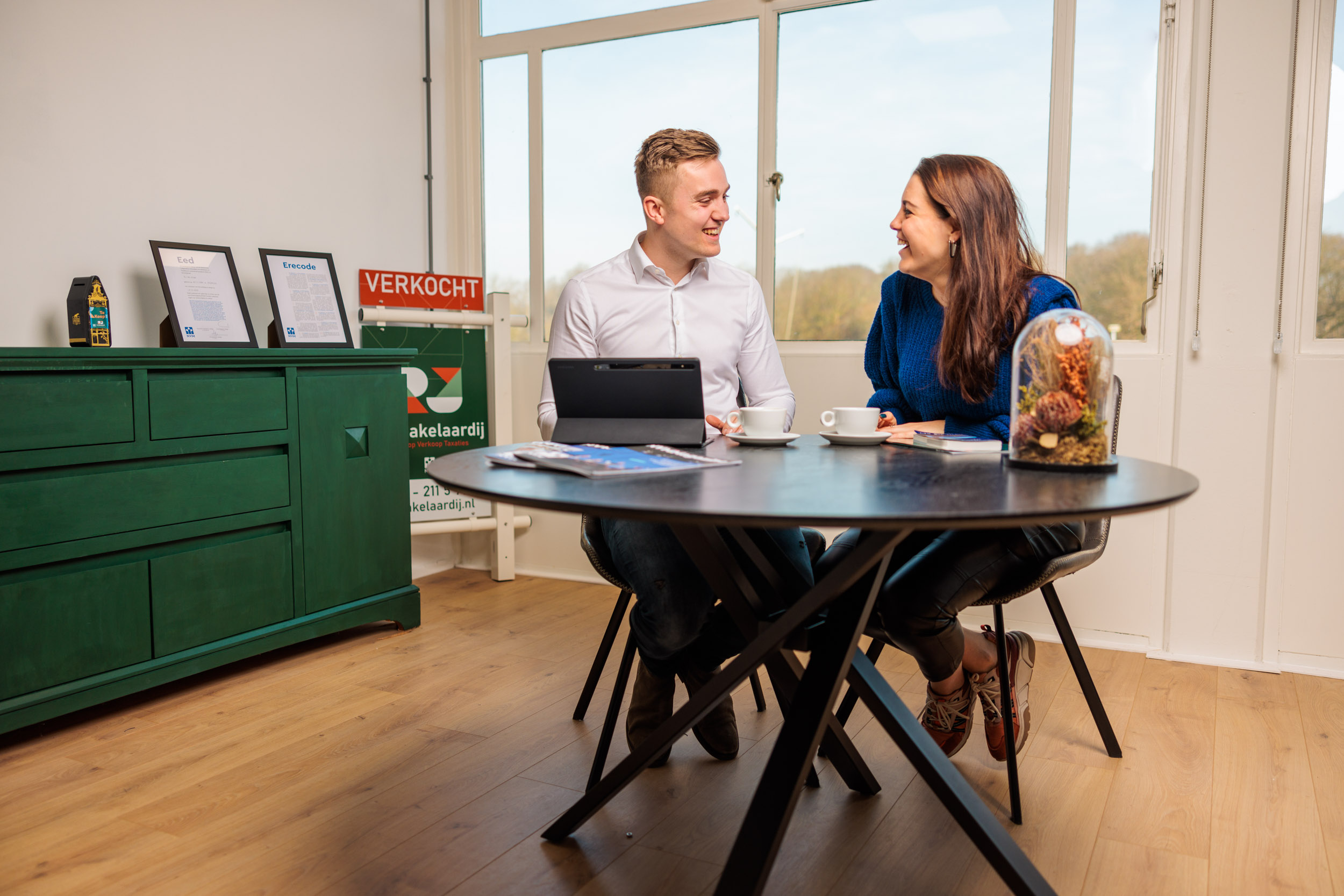 RJ Makelaardij Robbert Jan en Joyce in overleg