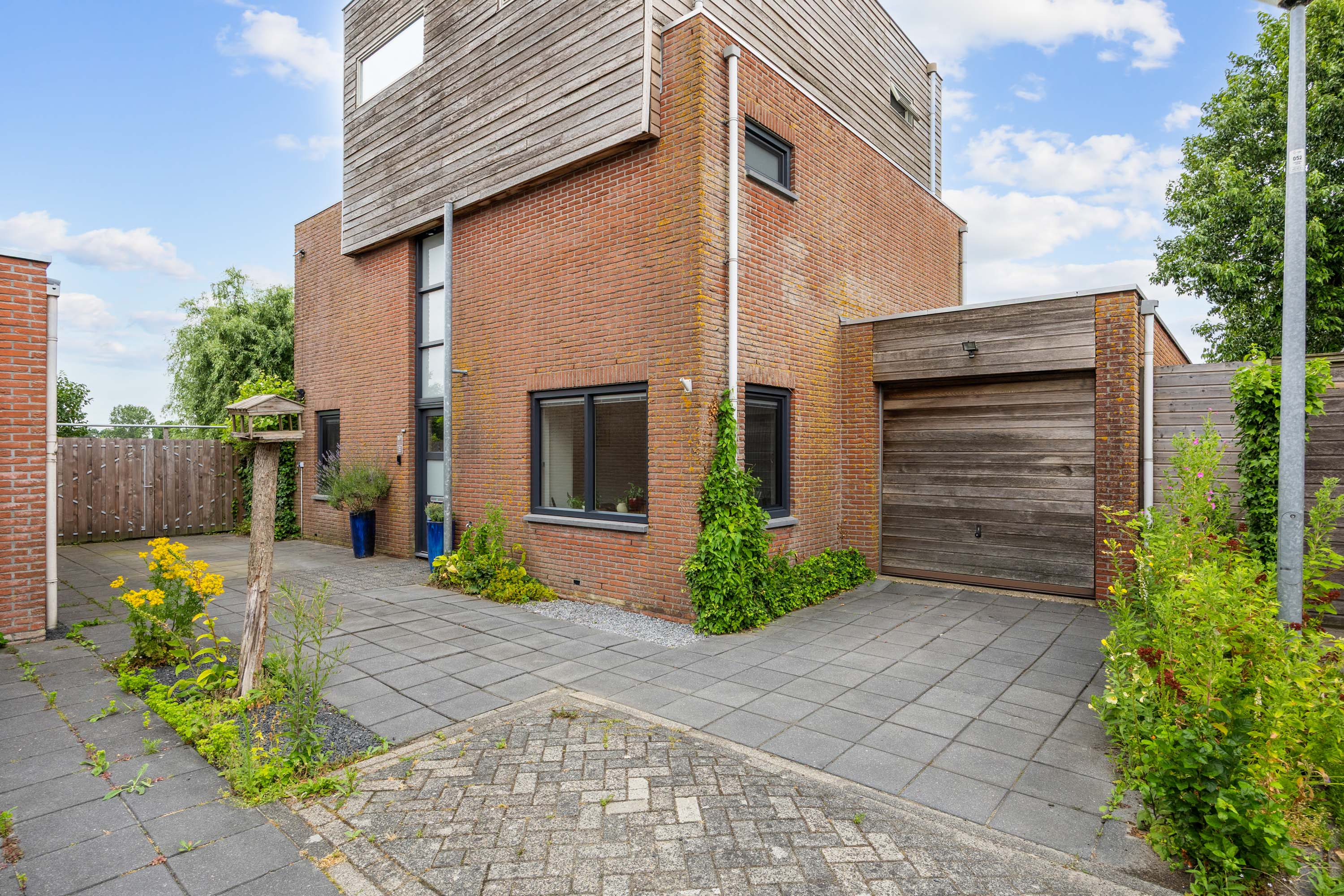 Vrijstaande woning te koop: Leegeweg 1-44, Groningen